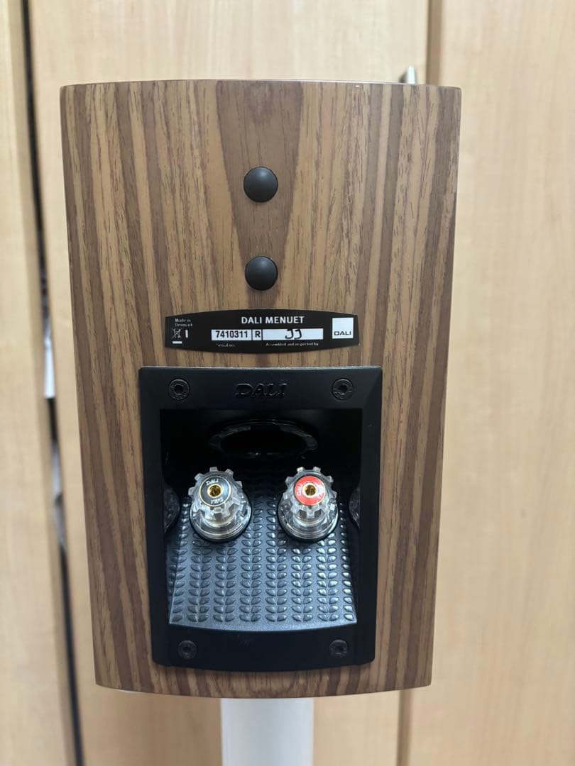DALI MENUET ウォールナット DALIスピーカースタンド　ホワイト