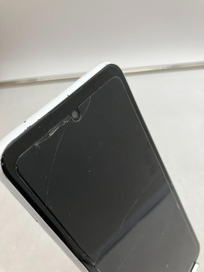 スマートフォンZTE Libero5Gll (AIO32T) ホワイト　64GB