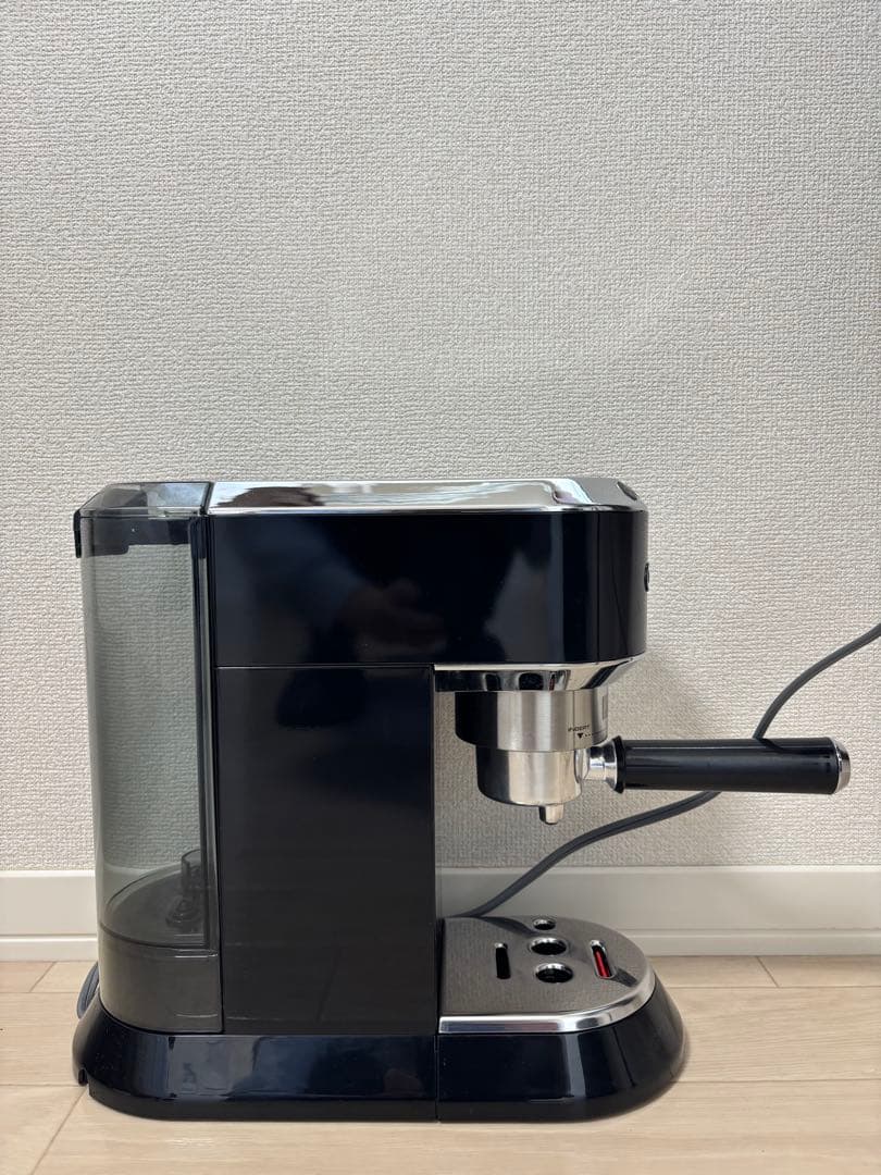 デロンギ デディカ エスプレッソマシン コーヒーマシン EC680BK