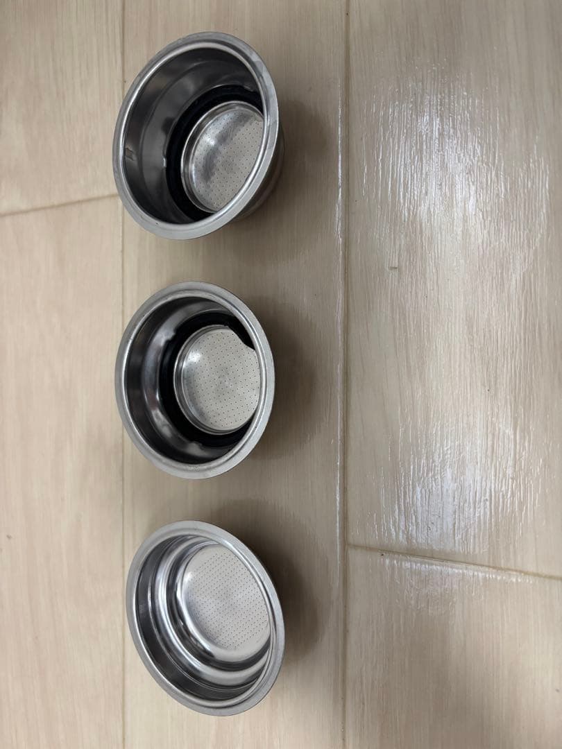 デロンギ デディカ エスプレッソマシン コーヒーマシン EC680BK