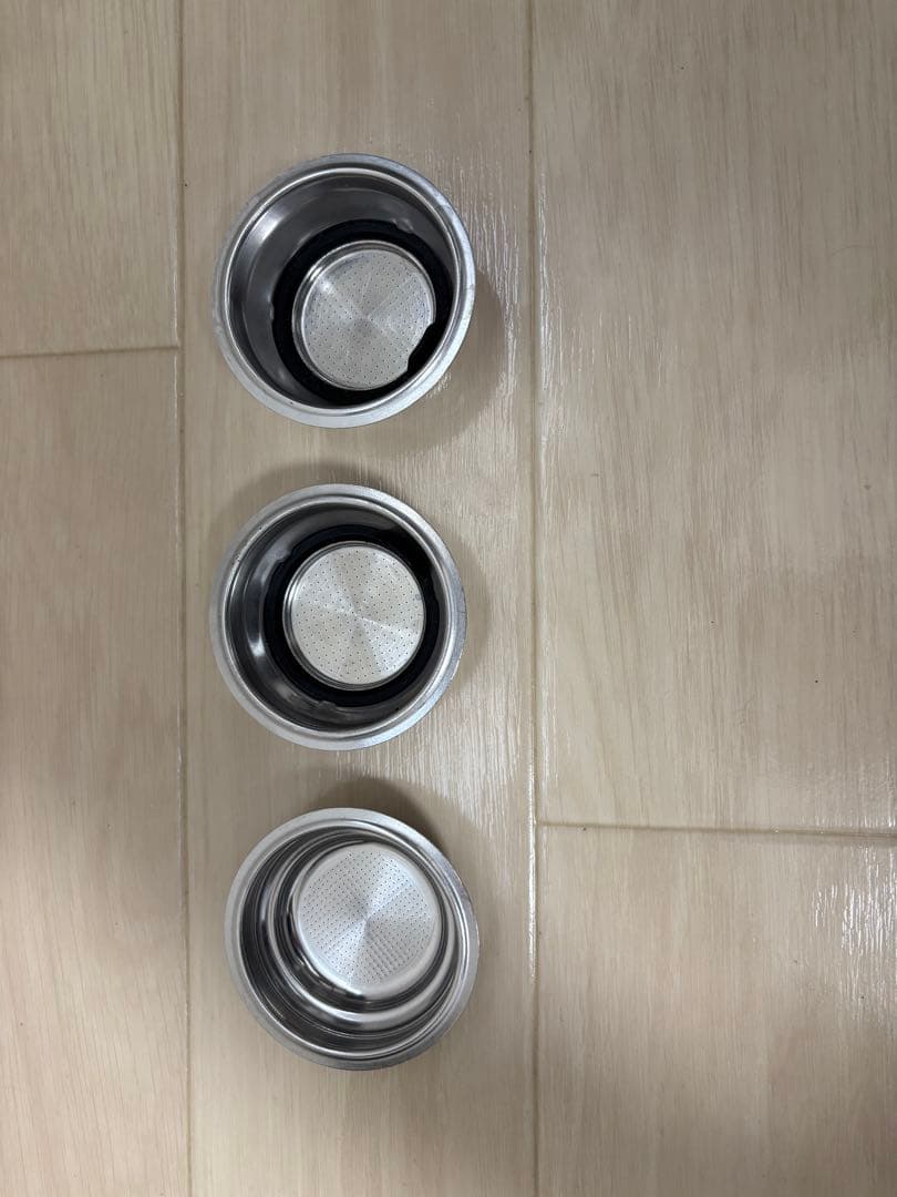 デロンギ デディカ エスプレッソマシン コーヒーマシン EC680BK