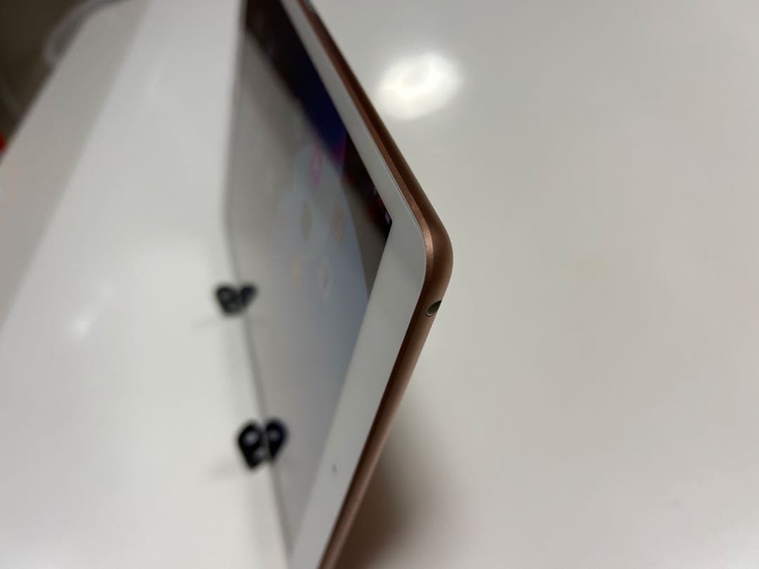 iPad 10.2インチ Wi-Fi 32GB ゴールド 第8世代　おまけあり