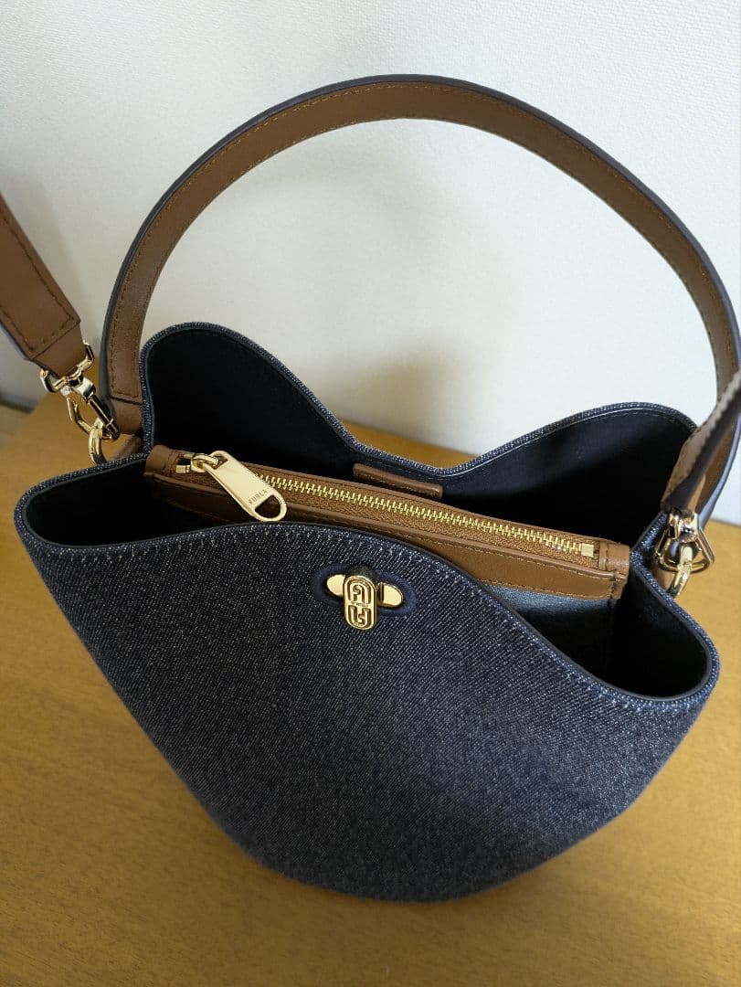 FURLA デニム素材ダークブルー2Wayバケツバッグ