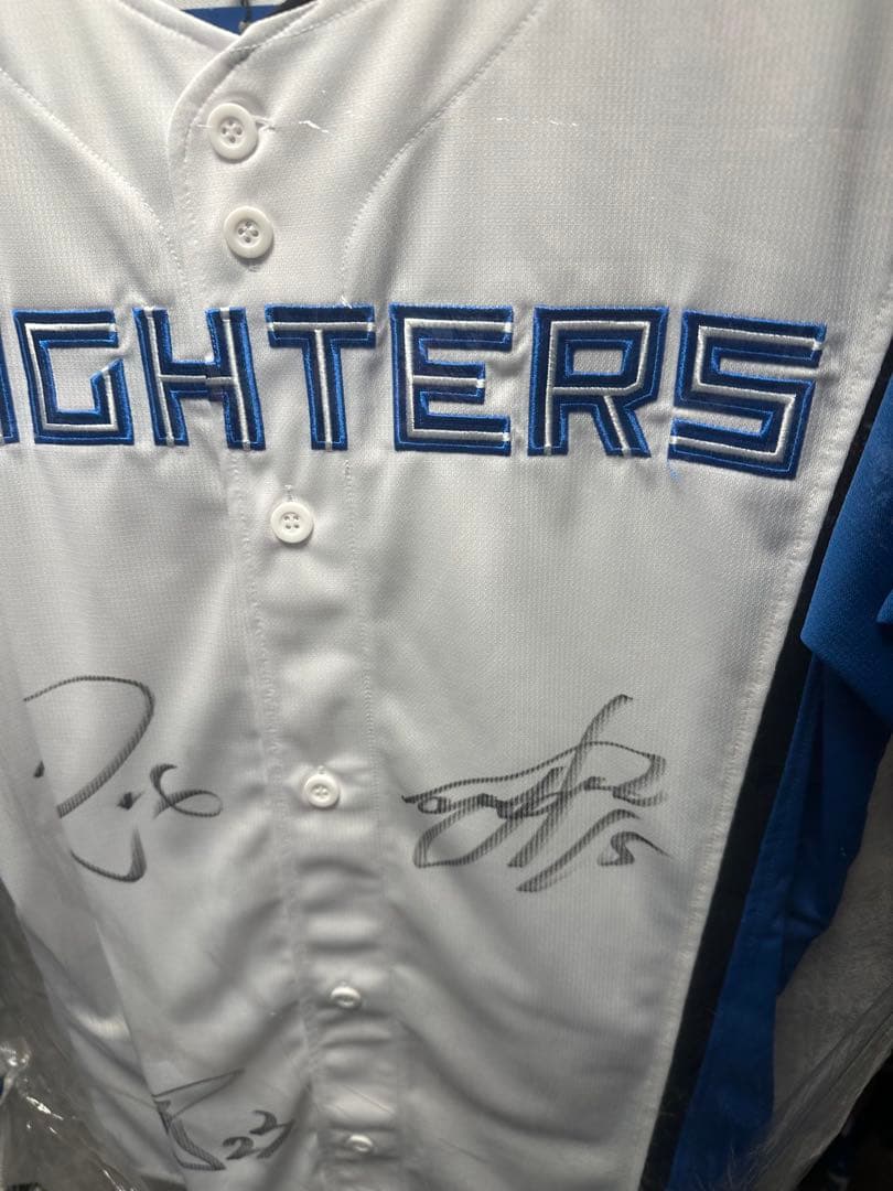 北海道日本ハムファイターズ　伏見　上沢　加藤　サイン入りユニフォームLサイズ