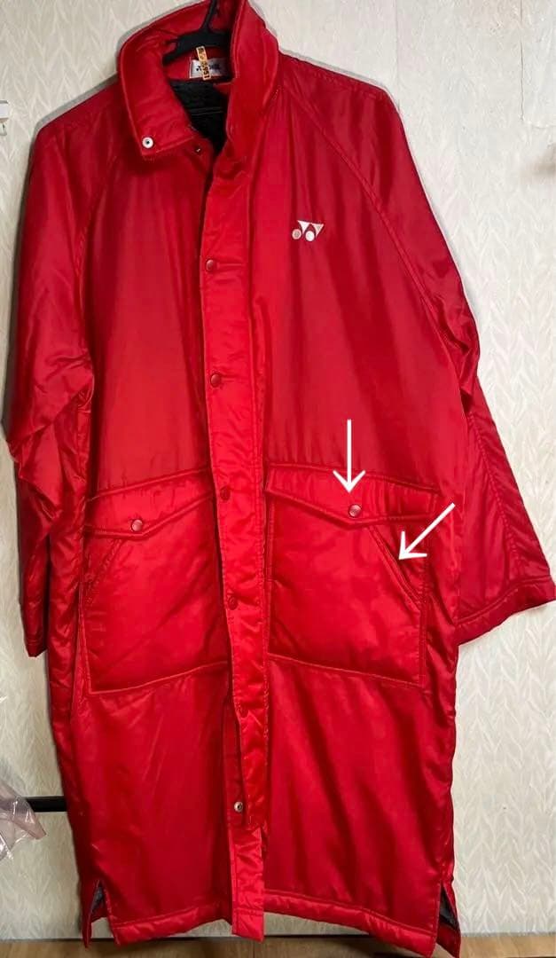 リ*ん様 １回のみ着用クリーニング済男女兼用YONEXベンチコートフード付赤サイ