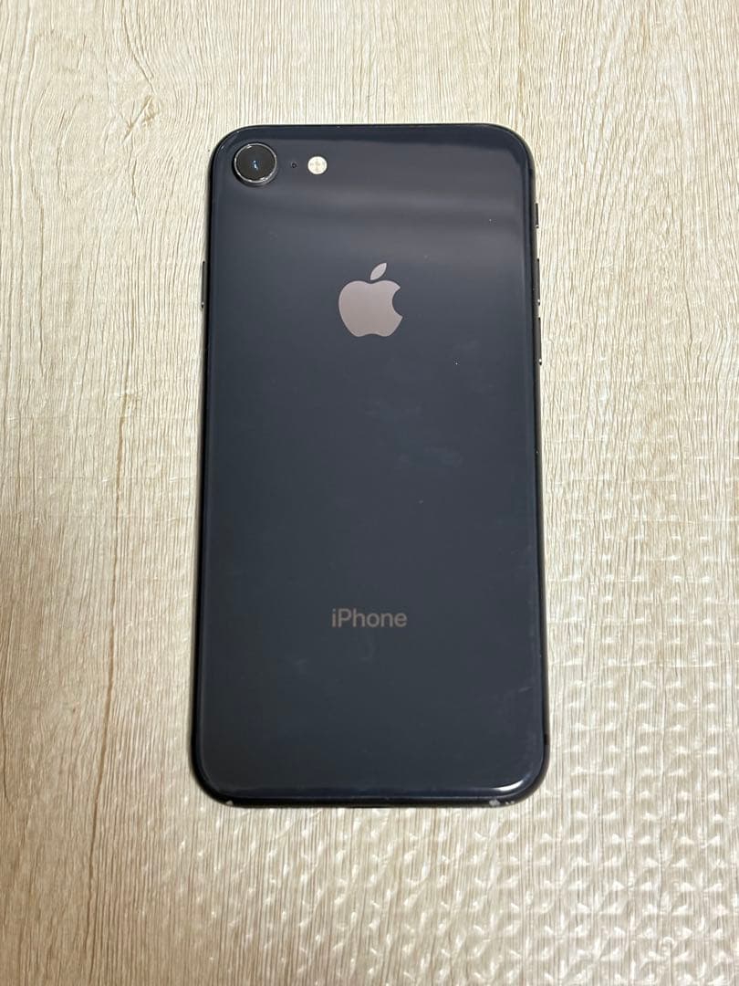 Apple iPhone 8 スペースグレー 本体【黒ケース付】