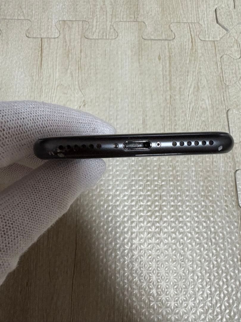 Apple iPhone 8 スペースグレー 本体【黒ケース付】