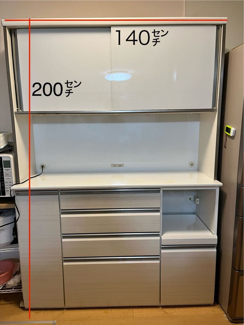 定価27万円★高級感あふれる食器棚　幅約140㌢