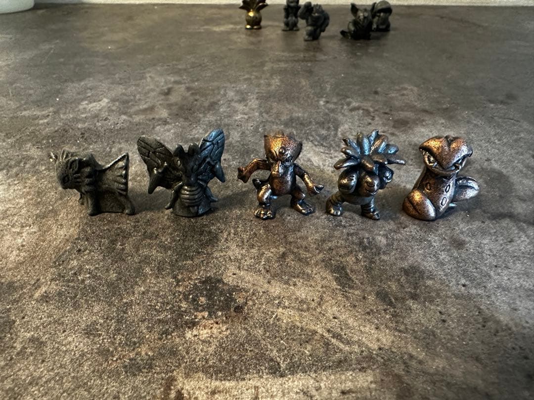 【希少】ポケモン　フィギュア　ピカチュウ　ゲンガー　リザードン　メタル　ゴールド