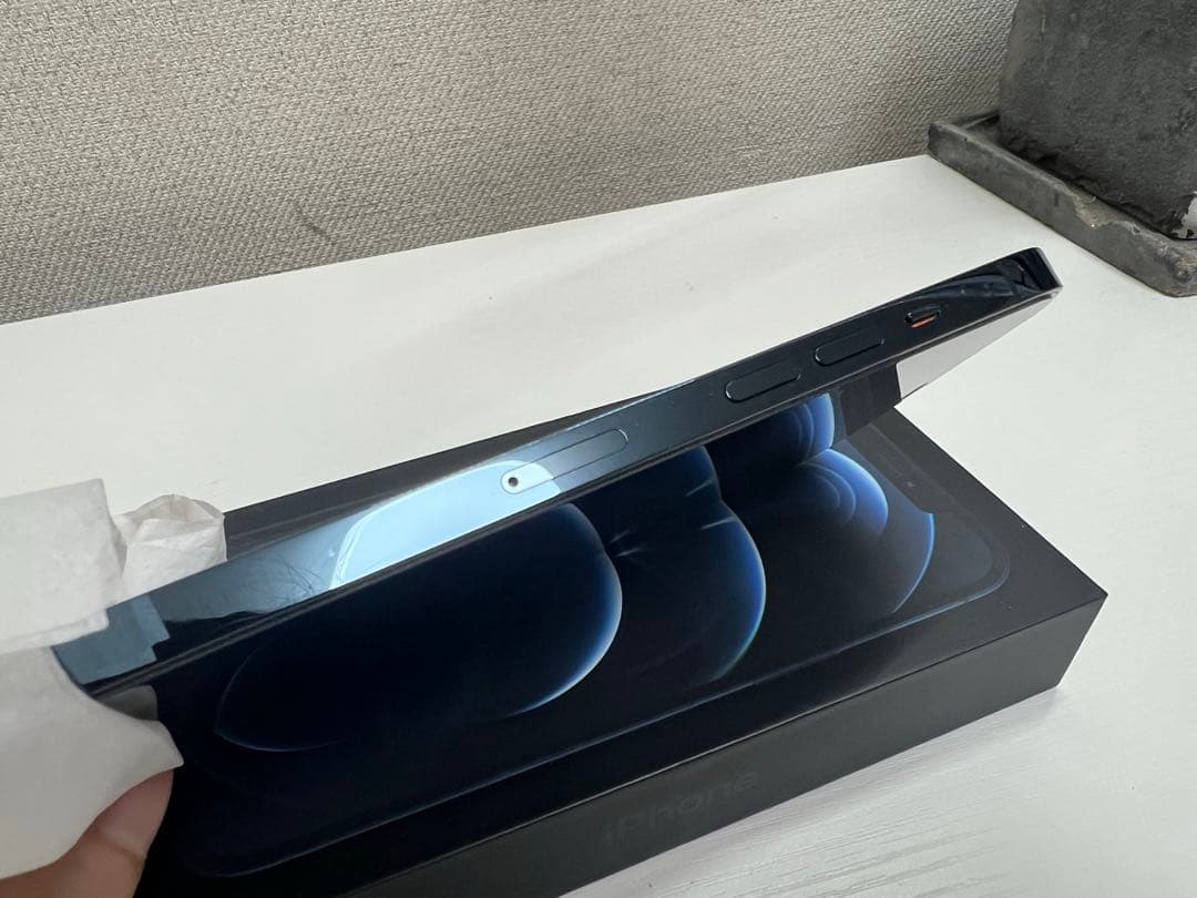 iPhone 12 Pro Max 128gb ケース＋新品フィルム　値下げ不可