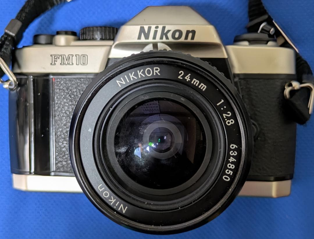 美品 nikon FM10 に広角レンズ(24mm f2.8)を取付てみました