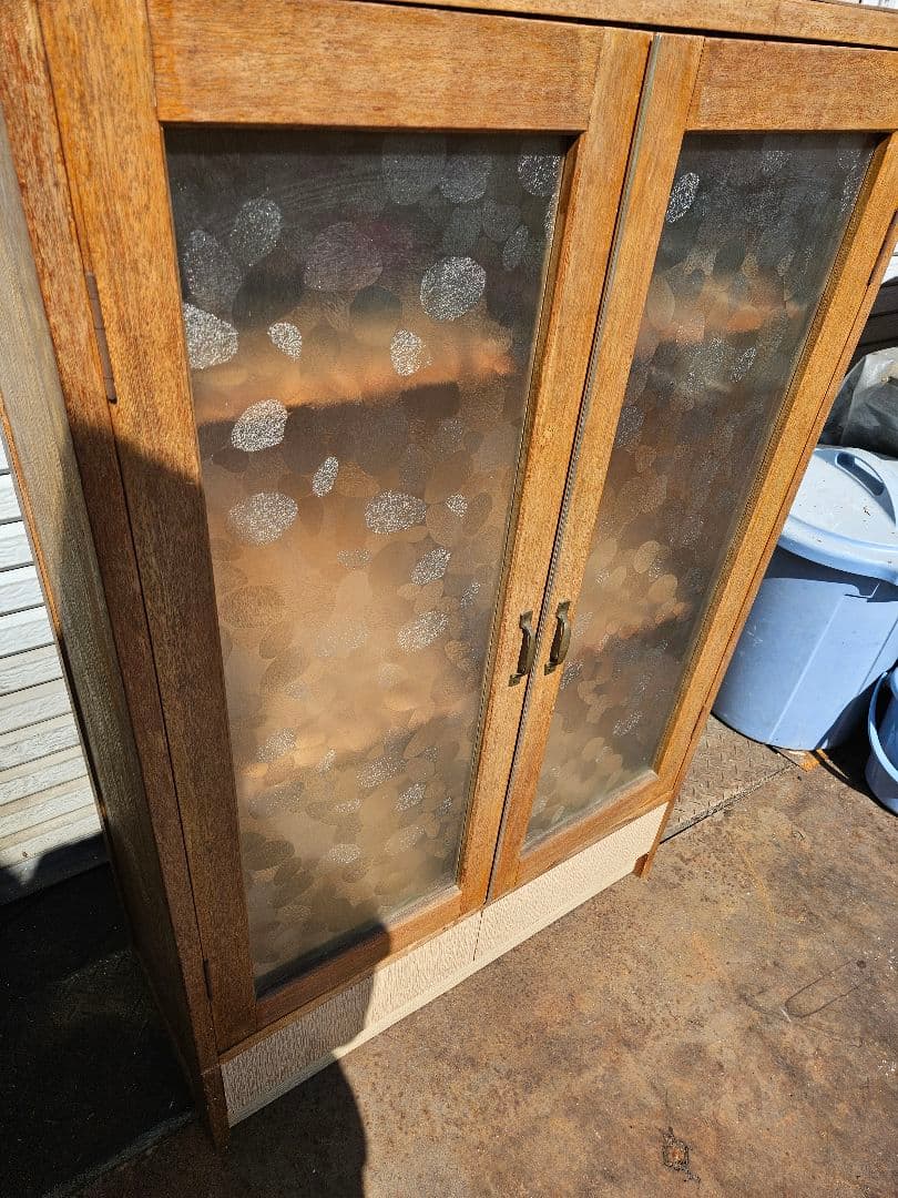 ジャパンヴィンテージ 古いガラスの戸棚 飾り棚 水屋箪笥 食器棚 本棚