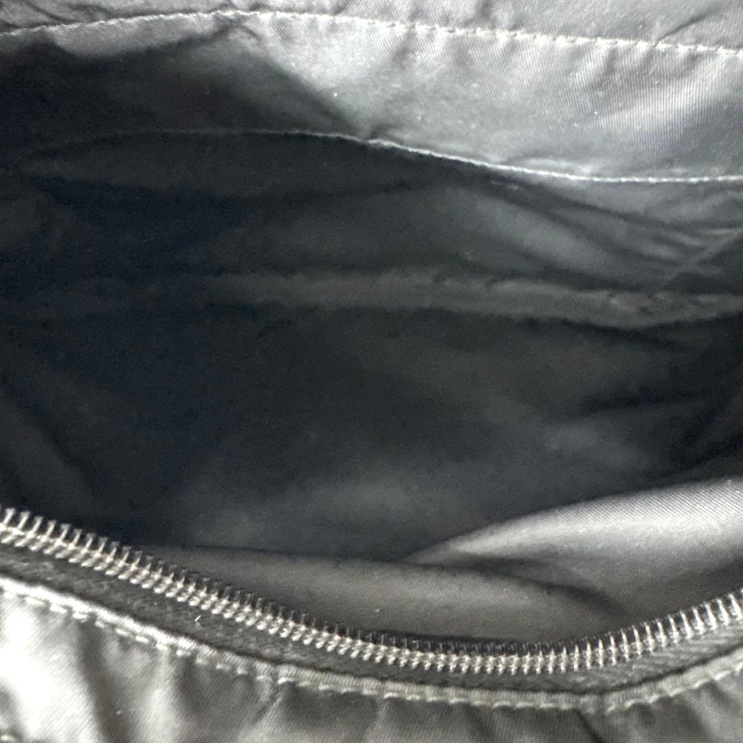 近年 PRADA プラダ ショルダーバッグ サコッシュ 三角ロゴ 黒 ナイロン