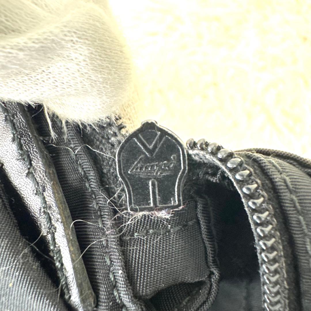 近年 PRADA プラダ ショルダーバッグ サコッシュ 三角ロゴ 黒 ナイロン