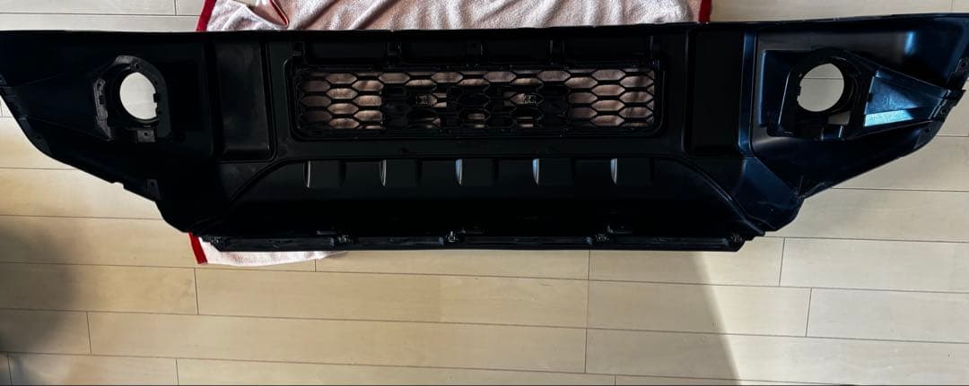 スズキ　ジムニー純正フロントバンパー ブラック JB64