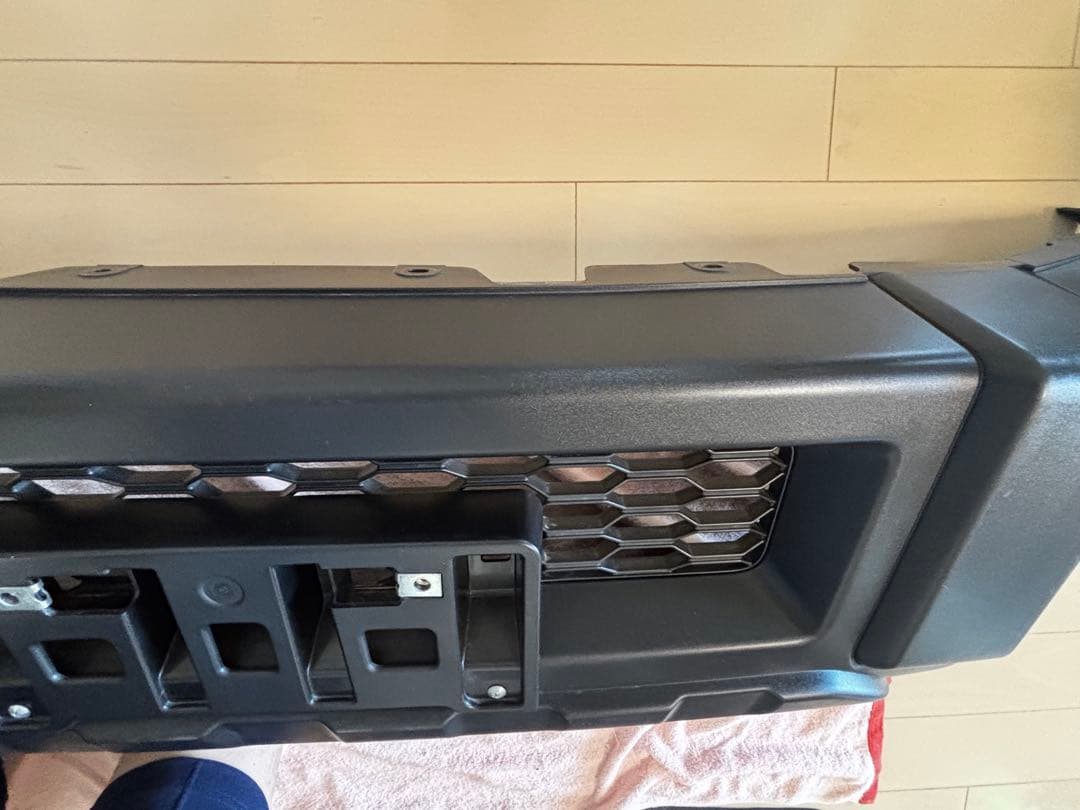 スズキ　ジムニー純正フロントバンパー ブラック JB64