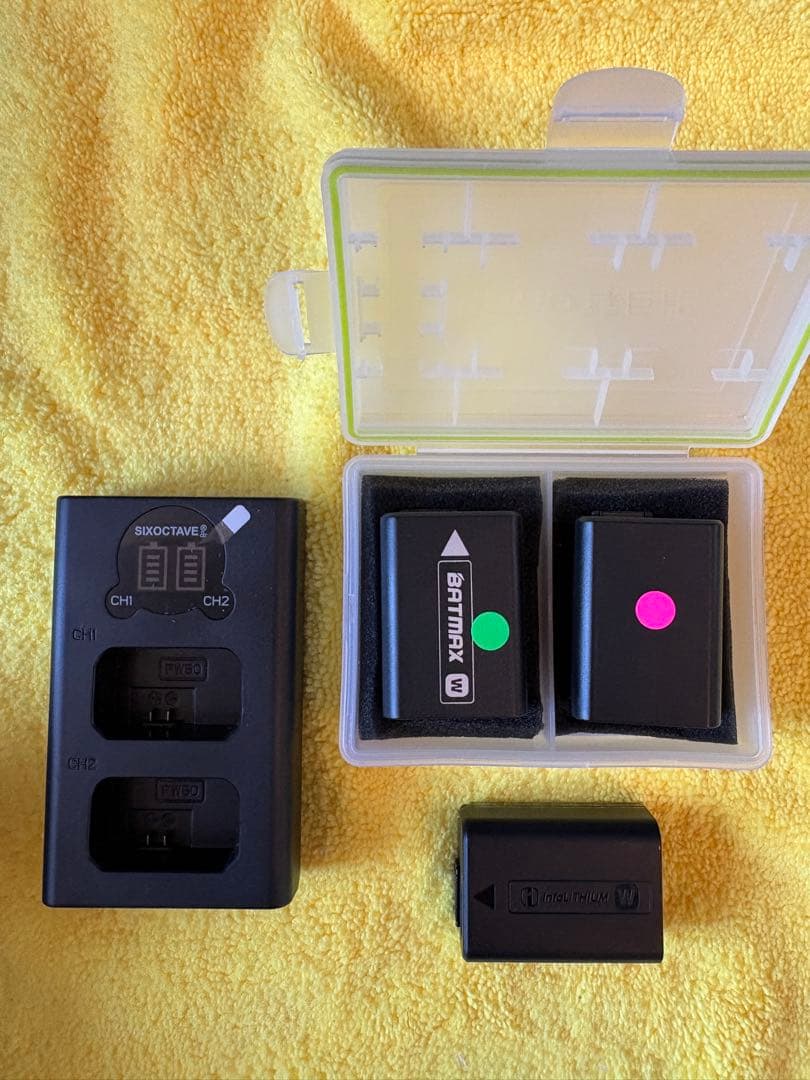 【極美品】α6400 ボディ シャッター637回 元箱・付属品・予備電池多数