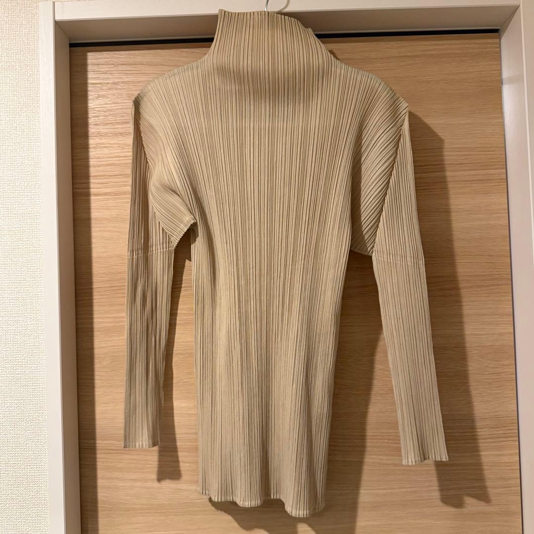 イッセイミヤケ　プリーツプリーズ　ハイネックトップス
