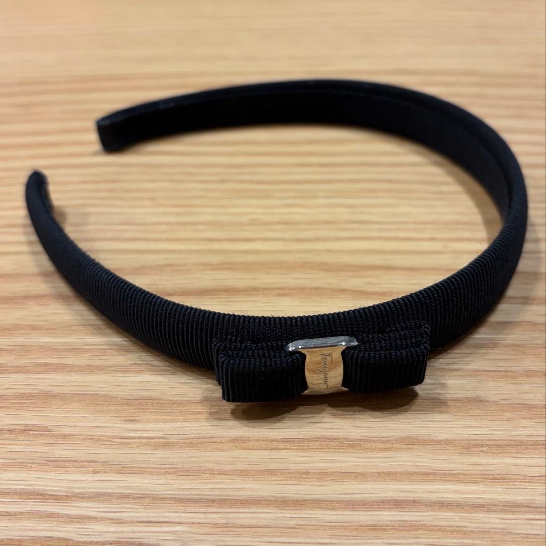 【Hi♡】Ferragamo カチューシャ　ブラック×シルバー