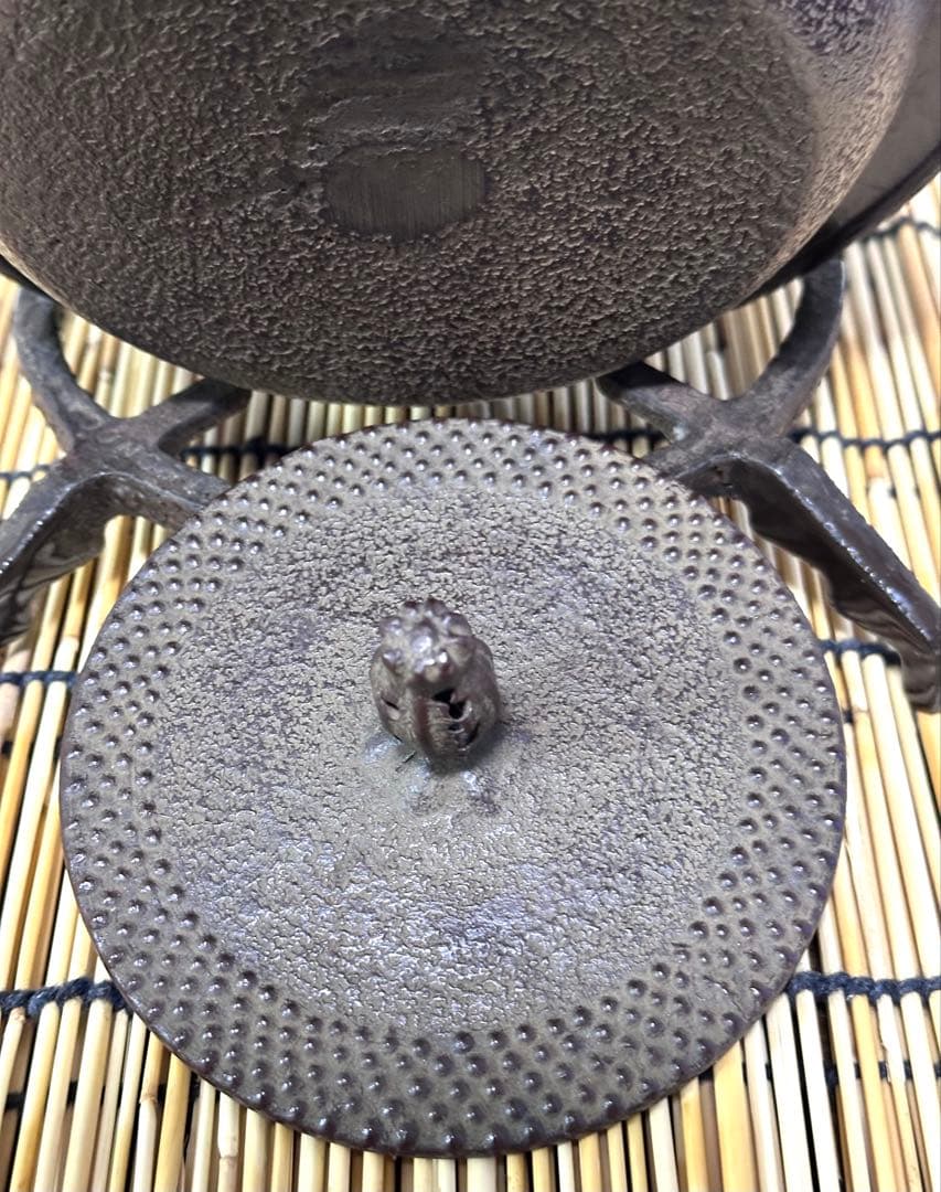 南部薫山工房　三代目薫山　佐々木 和夫造　１６型　九重アラレ　南部鉄瓶　売約済み