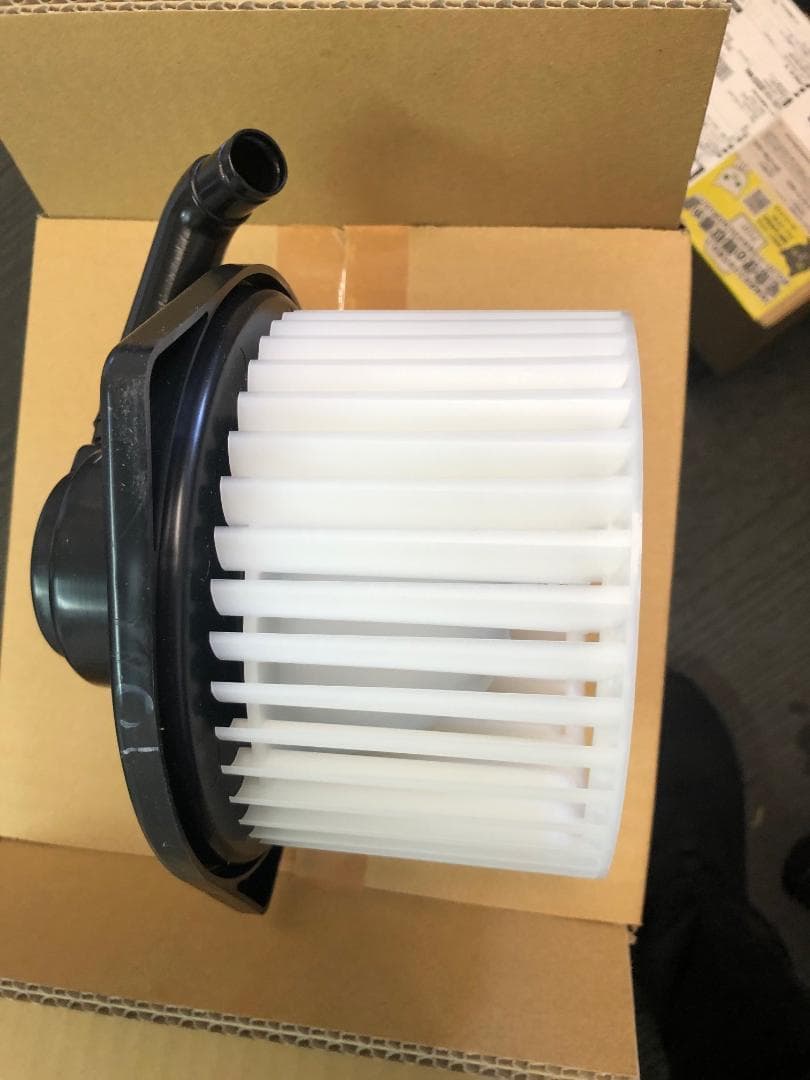 アウトランダーGF8W 他　ブロアモーター（ヒーターモーター）純正新品