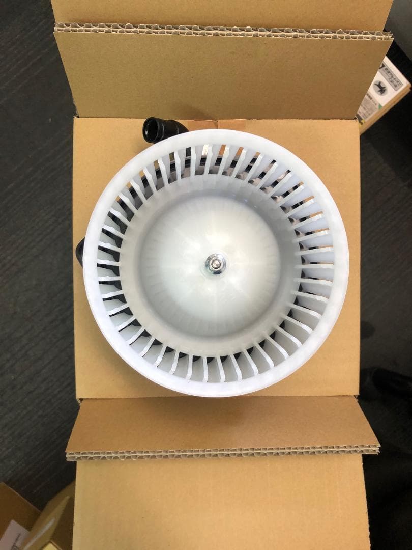 アウトランダーGF8W 他　ブロアモーター（ヒーターモーター）純正新品