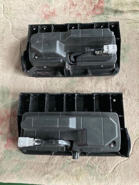 日野プロフィア純正テールランプ