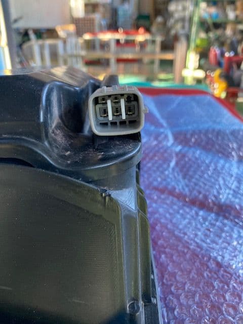 日野プロフィア純正テールランプ