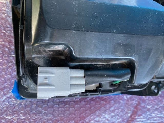 日野プロフィア純正テールランプ