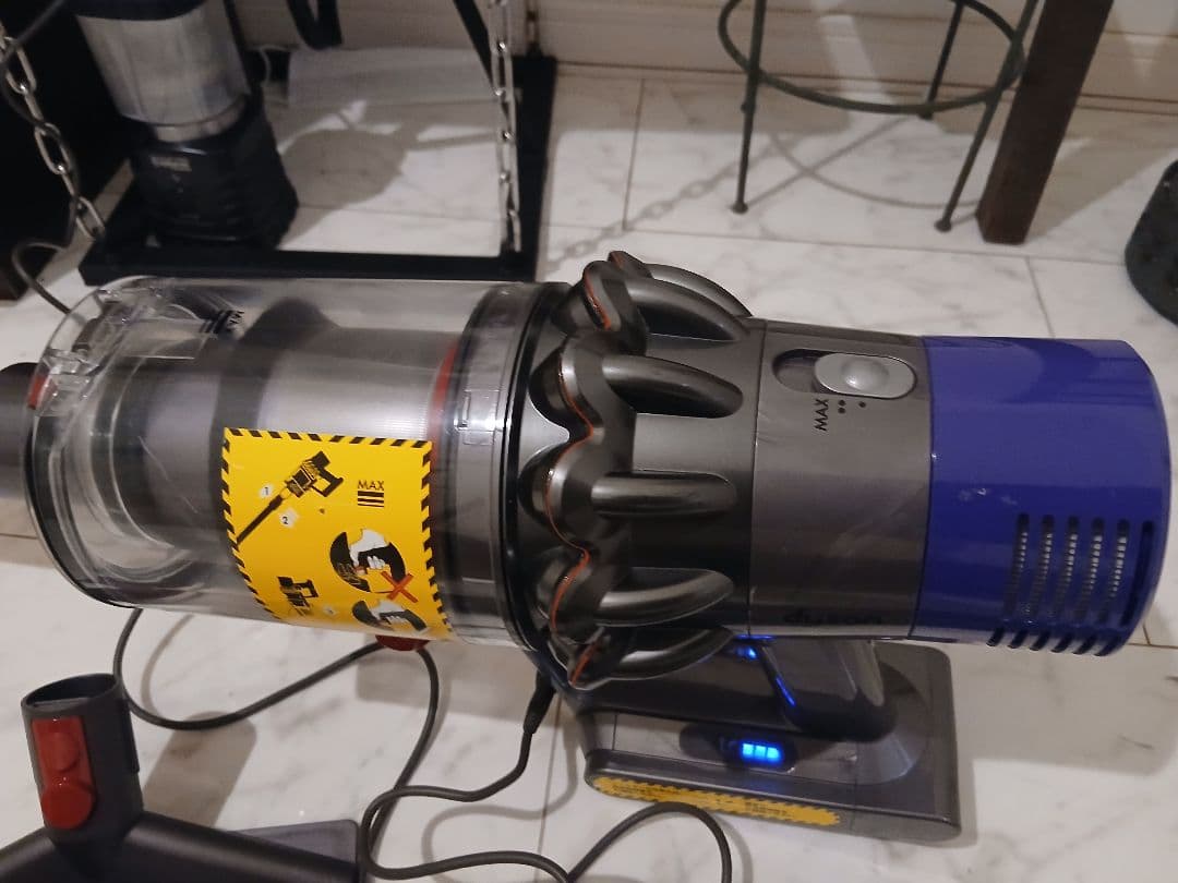 ひ*な様 Dyson V10 Fluffy 本体一式 動作確認済