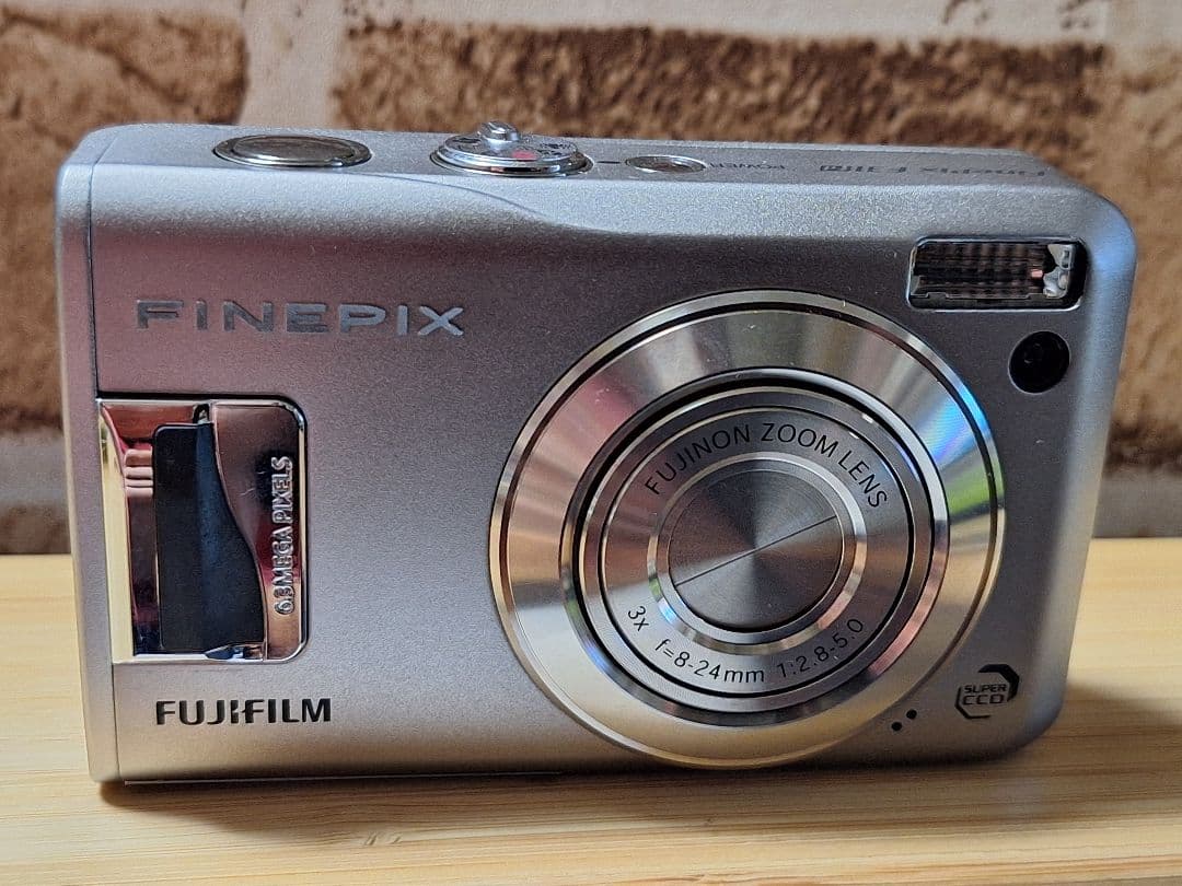 美品！FUJIFILM FINEPIX　F31fd コンパクトデジタルカメラ