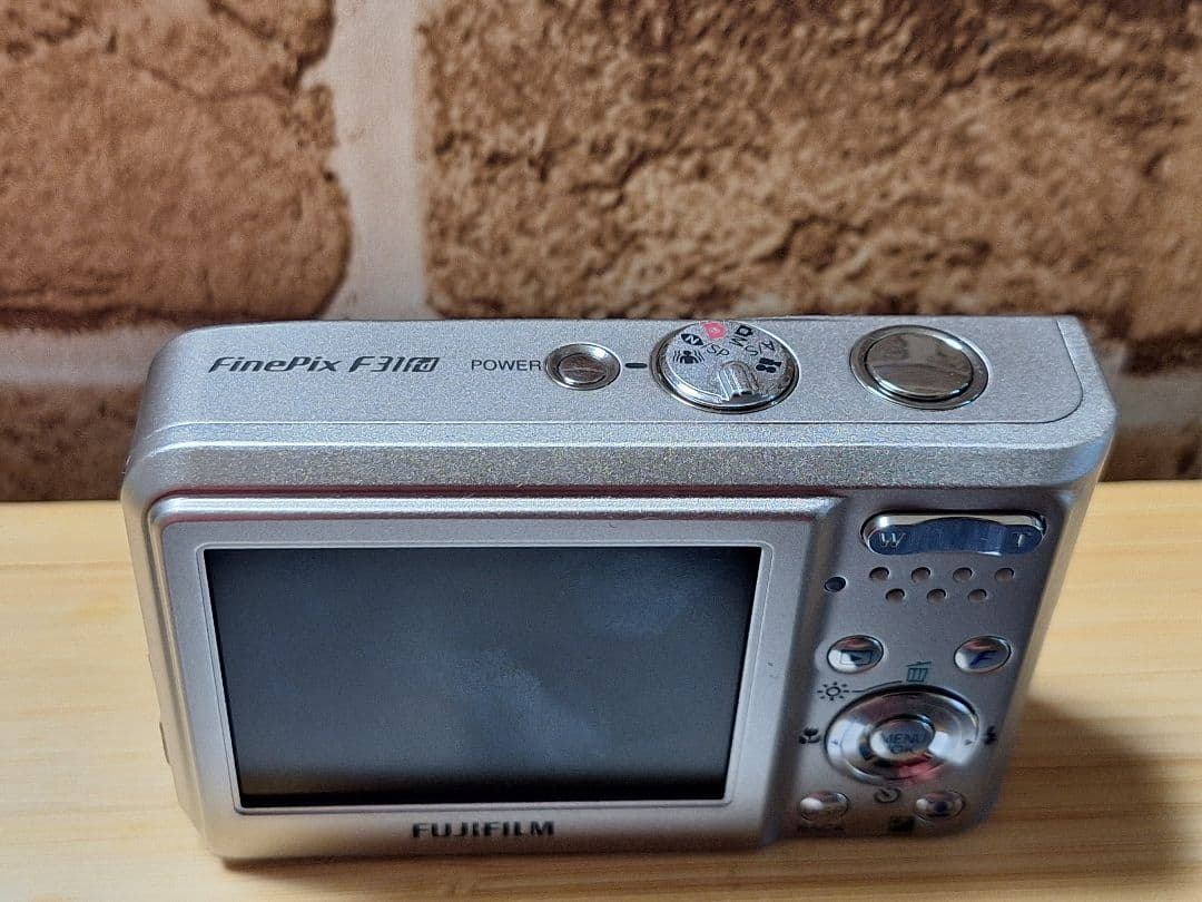 美品！FUJIFILM FINEPIX　F31fd コンパクトデジタルカメラ