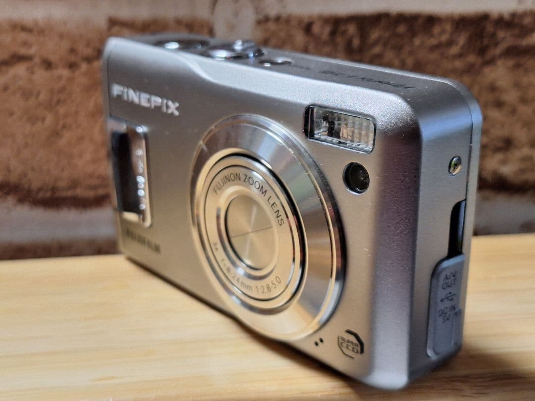 美品！FUJIFILM FINEPIX　F31fd コンパクトデジタルカメラ