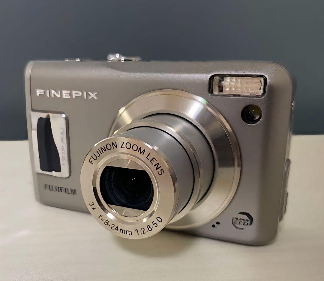 美品！FUJIFILM FINEPIX　F31fd コンパクトデジタルカメラ