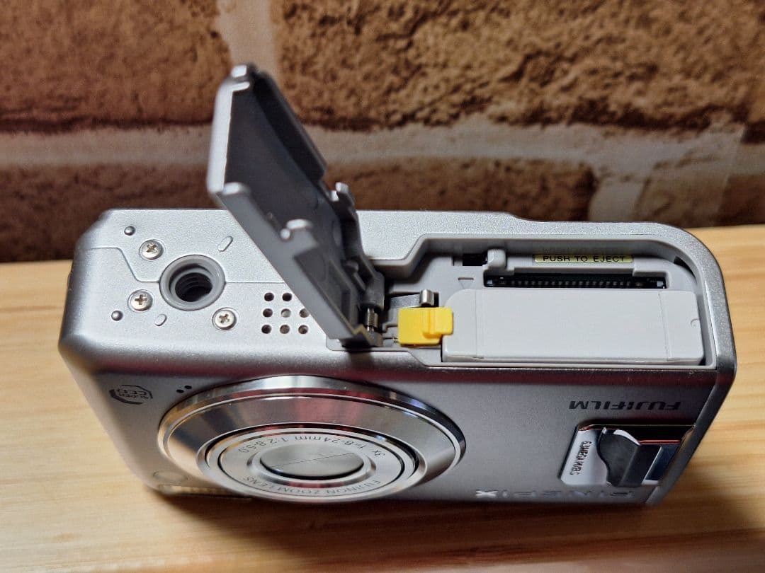 美品！FUJIFILM FINEPIX　F31fd コンパクトデジタルカメラ