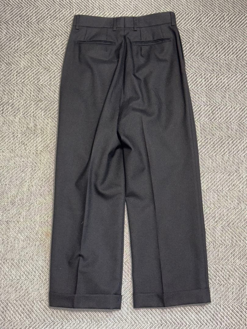 【美品】NEAT 黒ウール100% WIDE 44