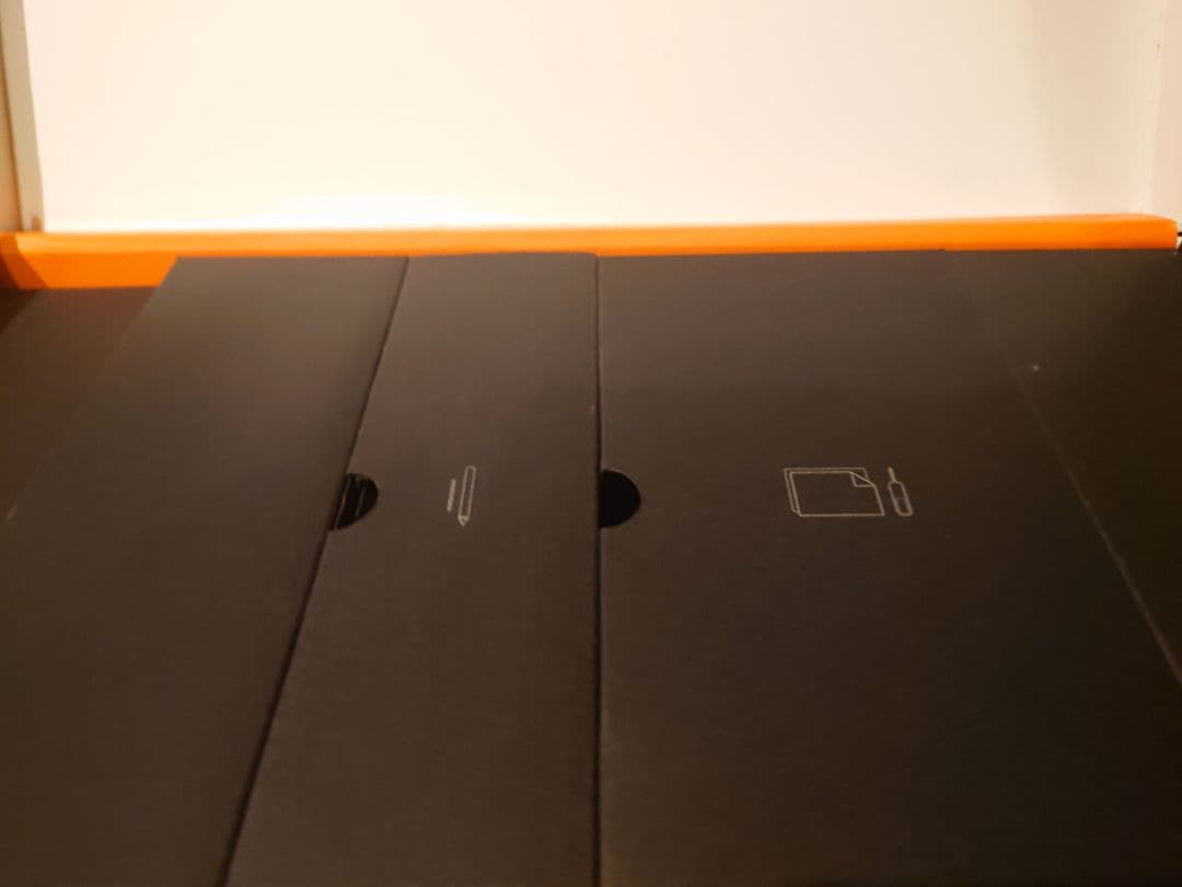 Lenovo Yoga Book（ヨガブック）純正箱・動作確認済み