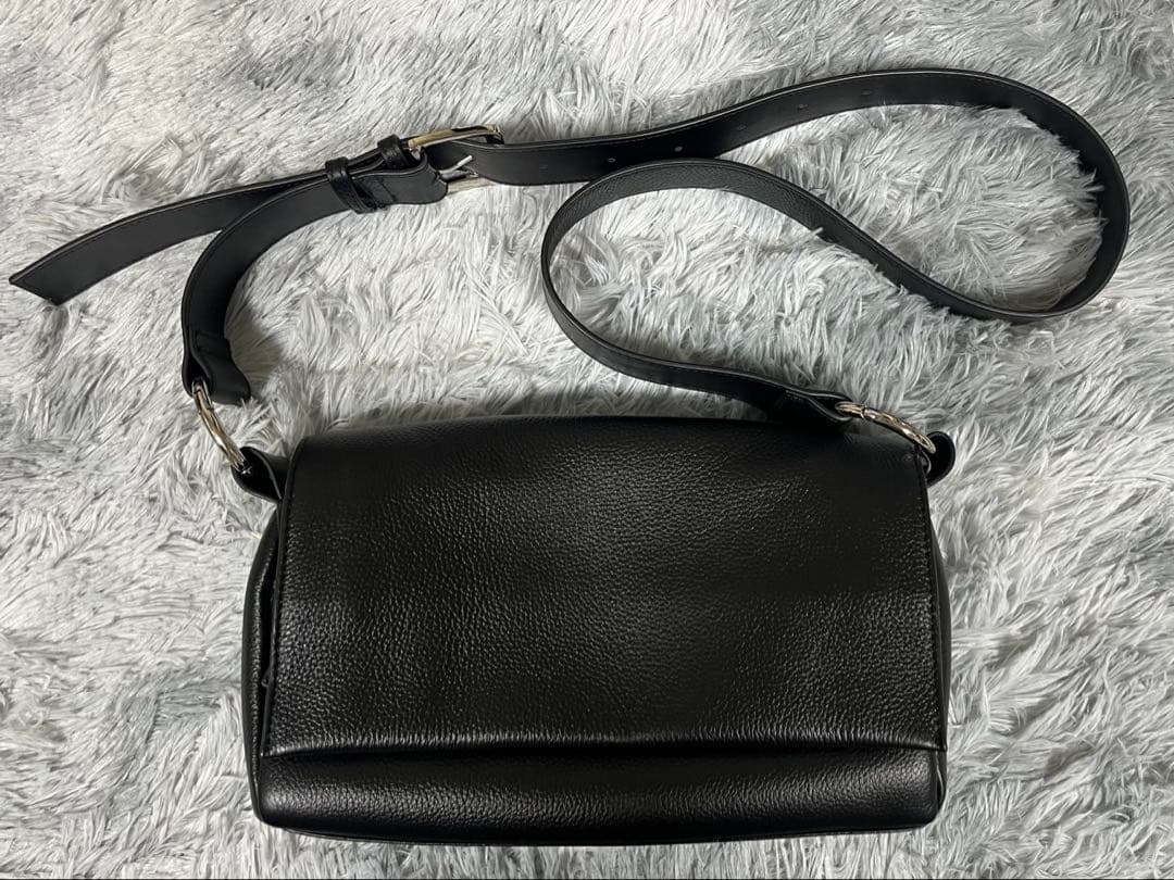 BEARDSLEY レザーボディバッグ ブラック