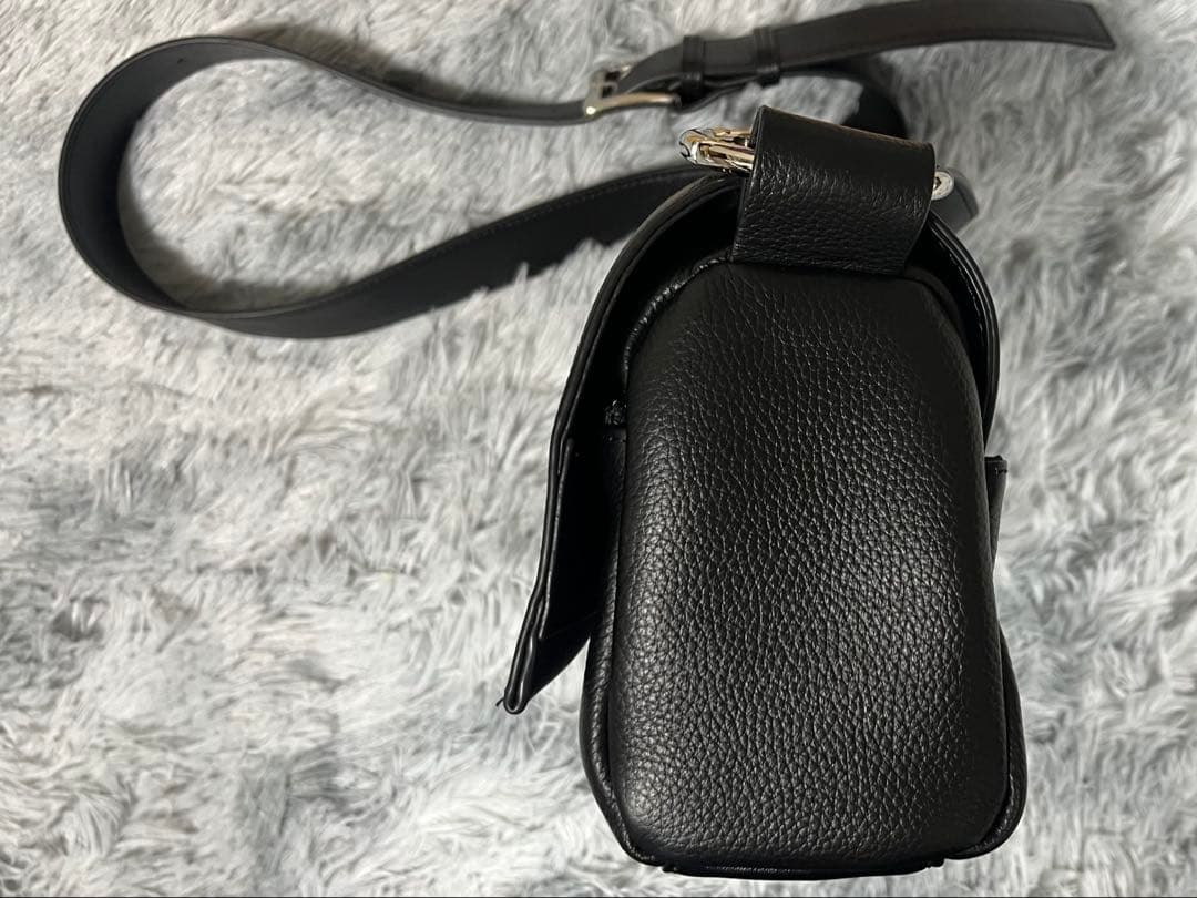 BEARDSLEY レザーボディバッグ ブラック