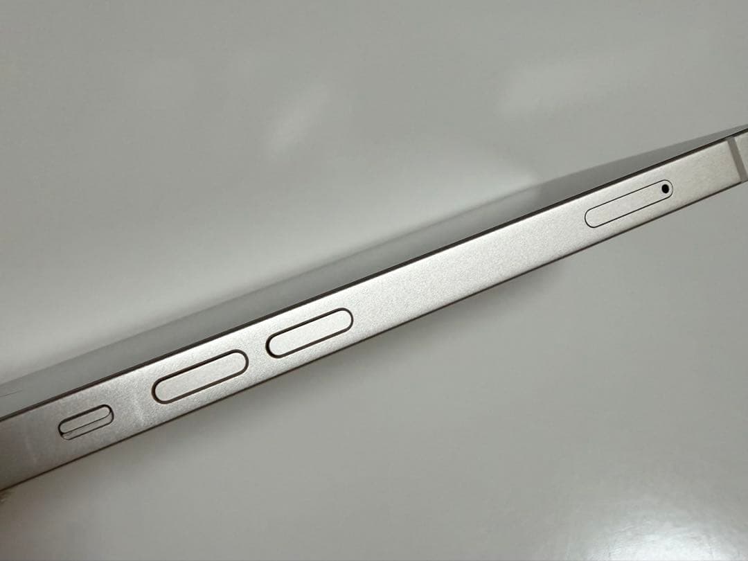 iPhone13本体 256GB ホワイト（スターライト）