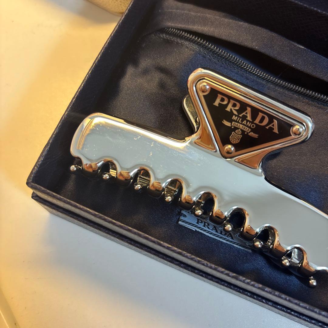 PRADA メタル ヘアクリップ