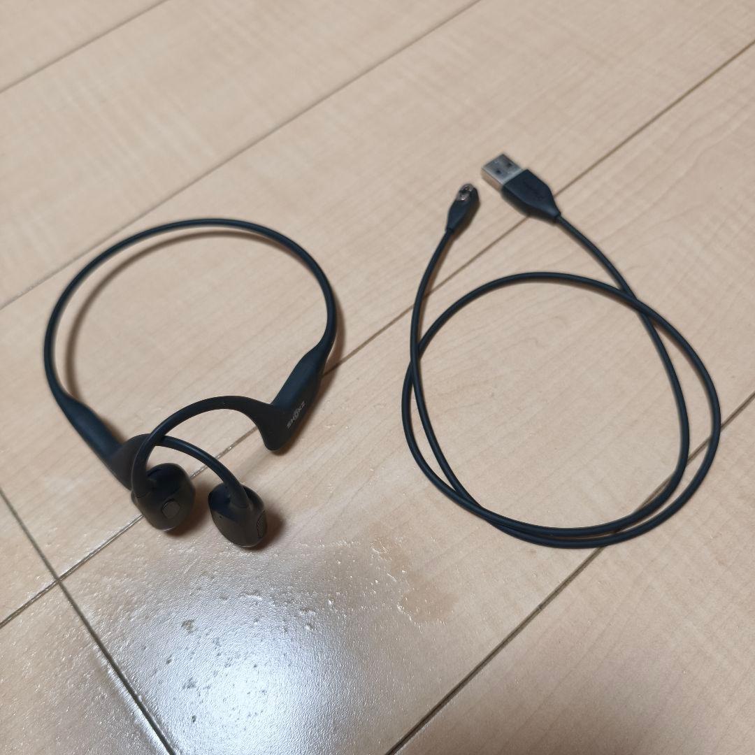 SHOKZ open run pro 本体とUSBケーブル