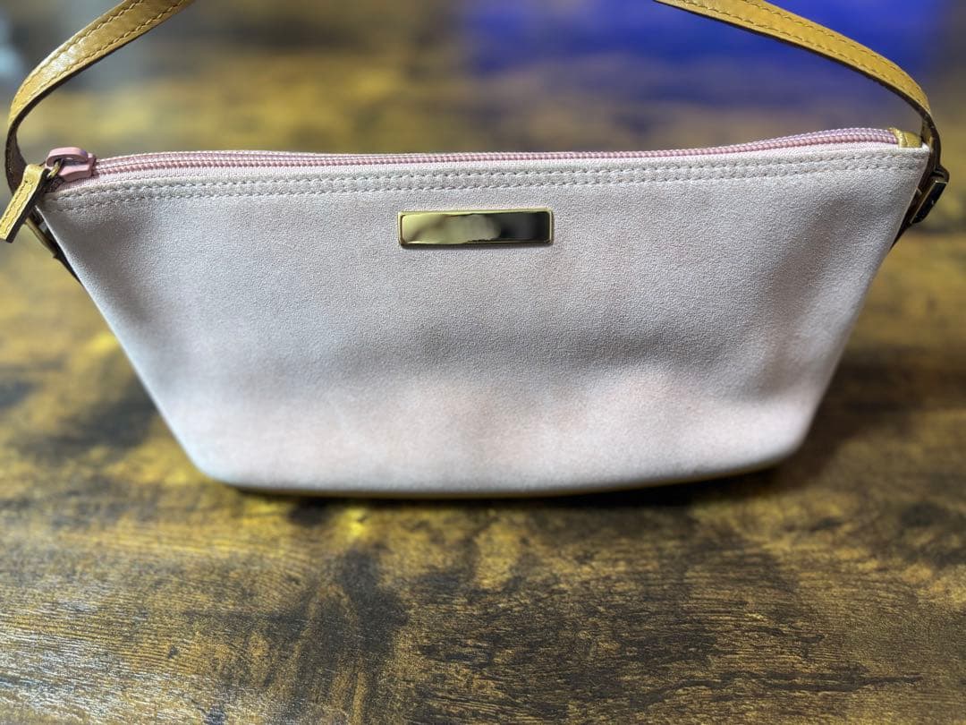 GUCCI ピンク スエード アクセサリーポーチ