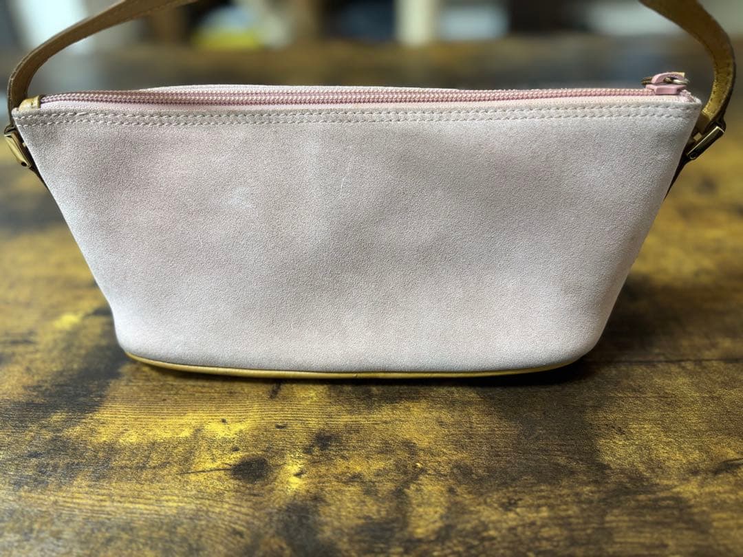 GUCCI ピンク スエード アクセサリーポーチ