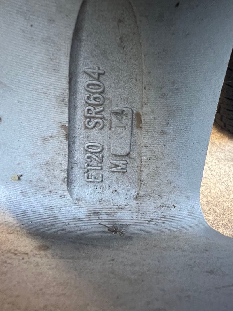 23年製造175/80R16スタッドレス　ジムニーに使用