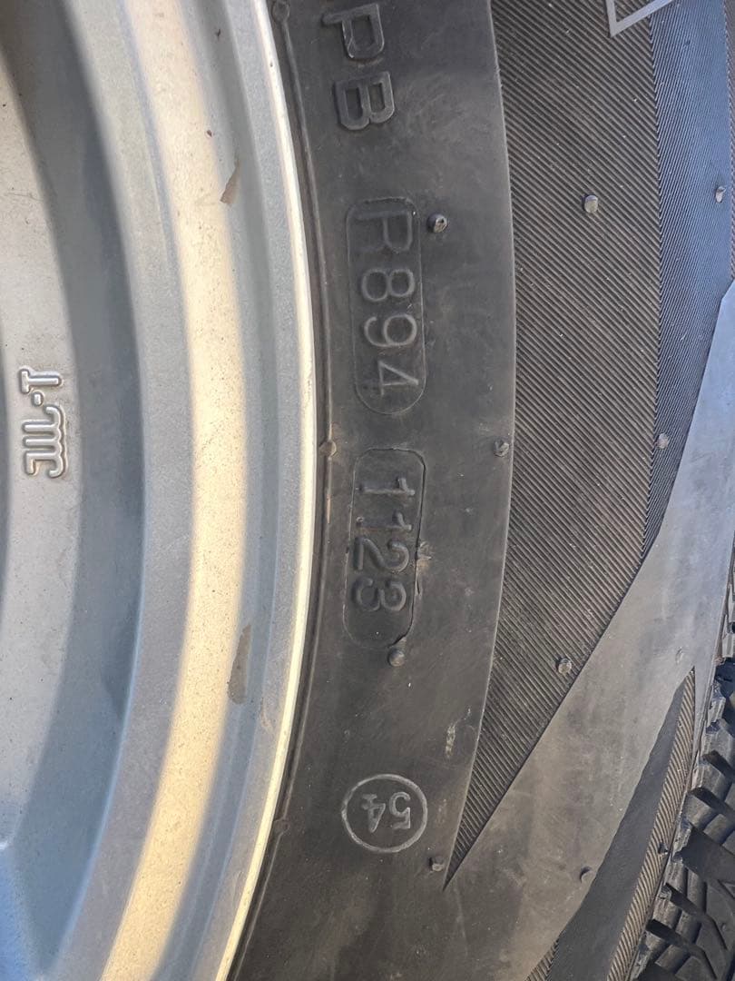 23年製造175/80R16スタッドレス　ジムニーに使用