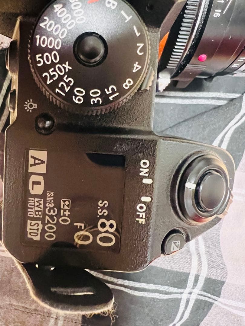 富士フイルム FUJIFILM X-H1 カメラ・バッテリー2個・充電器