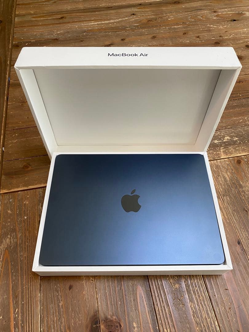 MacBook Air（2022年製）8GB / 256GB｜箱・純正付属品あり