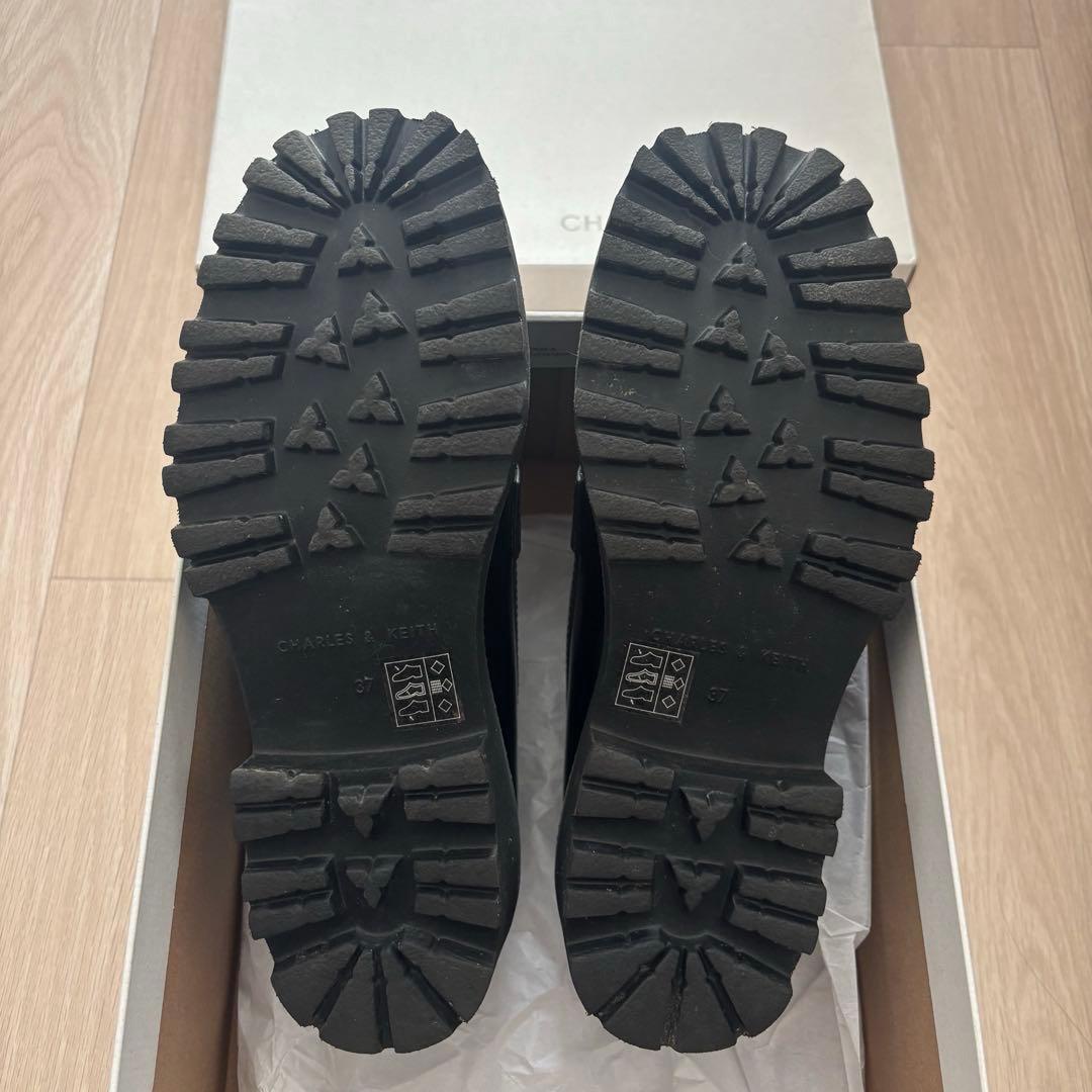 CHARLES & KEITH カバードリッジソール ローファー