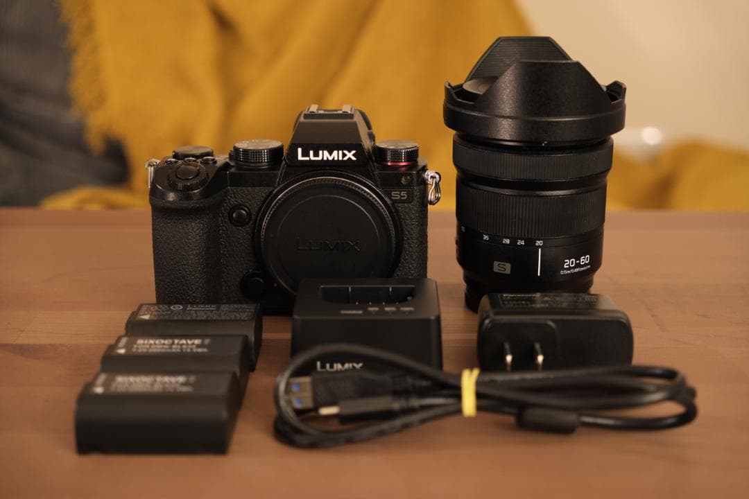 LUMIX S5 & 20-60mm f3.5-5.6 フルサイズミラーレス一眼